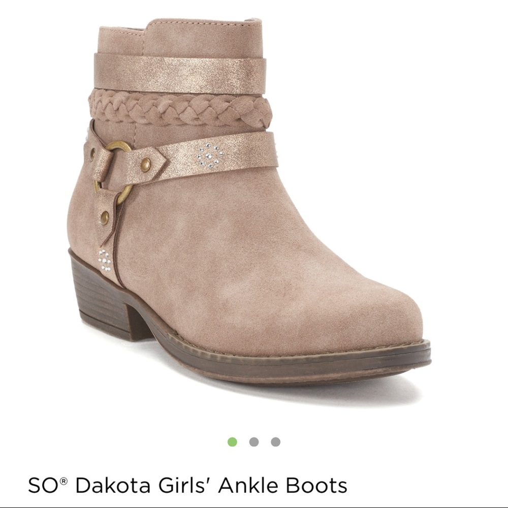 Girls’ Dakota Ankle Boots. Barely used. Size 2.